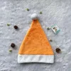 Cappello in peluche giallo a forma di palla