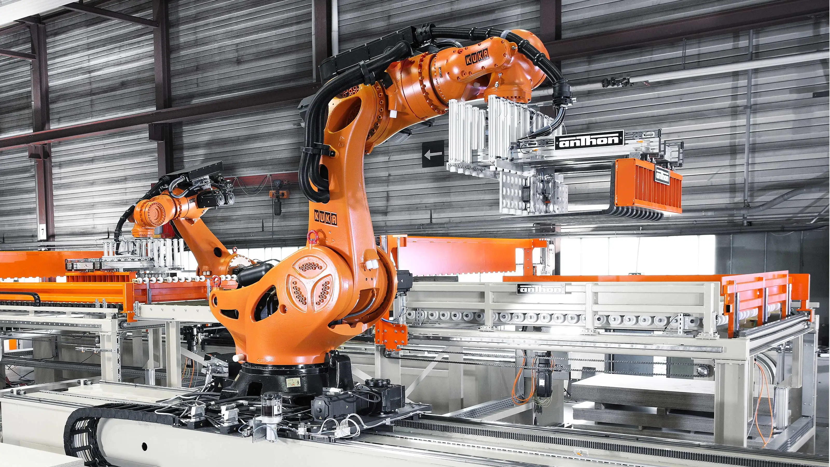 Automatic Robot Arm Axis KUKA KR 50 R2500 Industrial Robot With Robotic  Gripper for Palletizing Material Handling Equipment