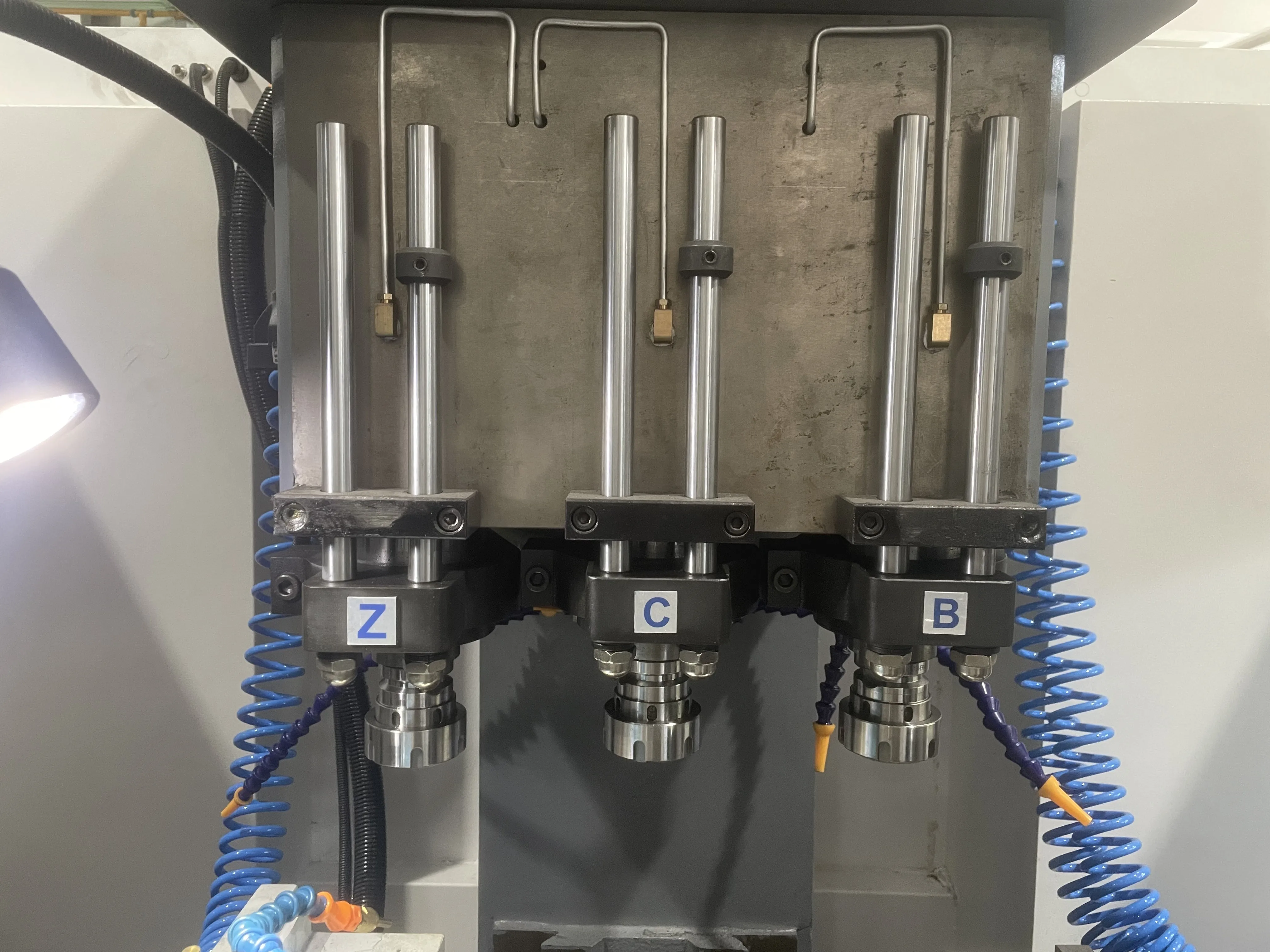 Automatic 3spindles Faucet Making Vertical Cnc Drilling And Tapping Machine / High Efficient