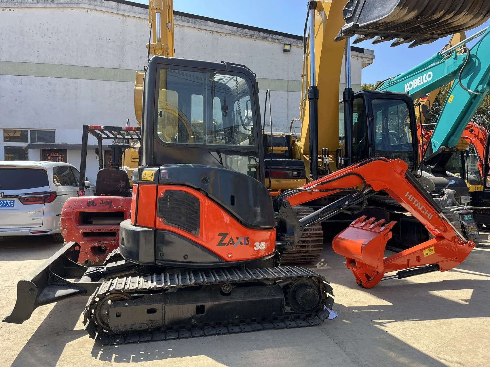 【送料無料キャンペーン】 Japan Made Used HITACHI Zx35 Mini Excavator with Low Working グローブ