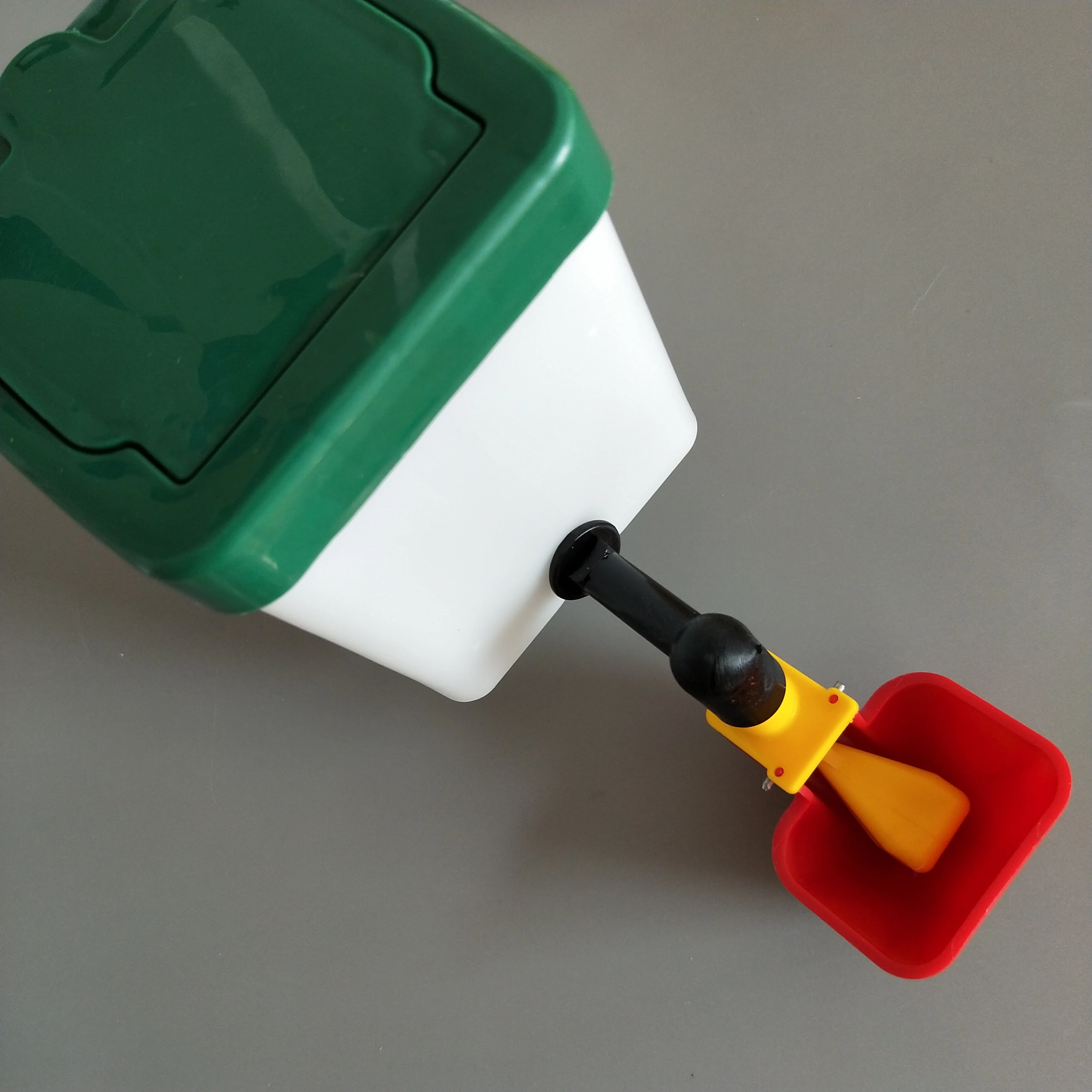 Float Valve Chicken Drinking Cup Automatic Drinker Bird Plastic Poultry Water Drinking Cups
