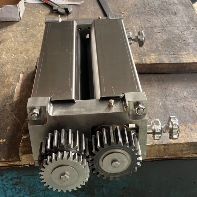 Factory Copper Comb Customized Corrosion Proof Accurate Surimi Slitter for Crab Rod Manufacturer 4