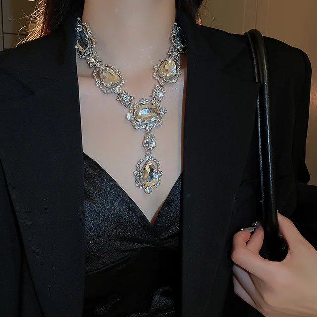 Alloy Diamond Inlaid Water Drop Pendants Fashion Elegant High-end Collarbone Chains Personalized Exaggerated Wholesale Necklace