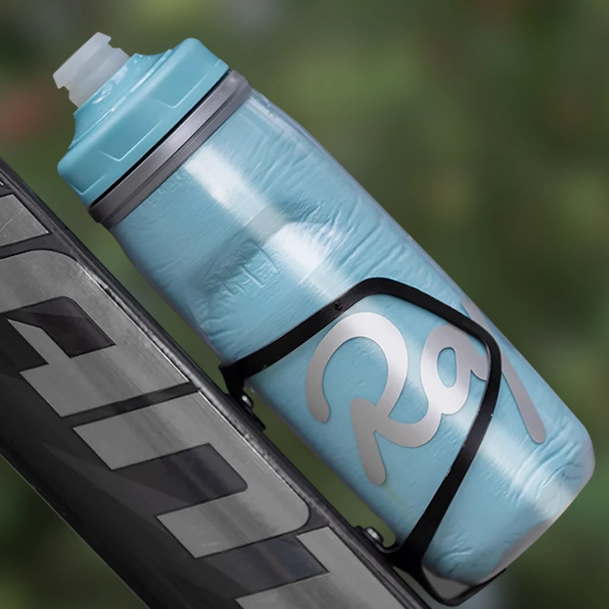 Customized Logo OEM 620ml/710ml Plastic Cycling Sports Water