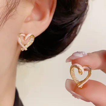 Wholesale Simple Sweet Fashion Stud Earrings for Female Needle Niche Love Heart with Diamonds Brass Material Matched Temperament