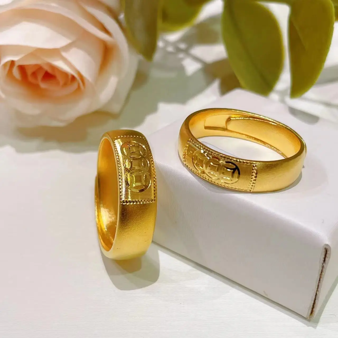 Customizable Couple Rings Elegant Gold Engagement Bands