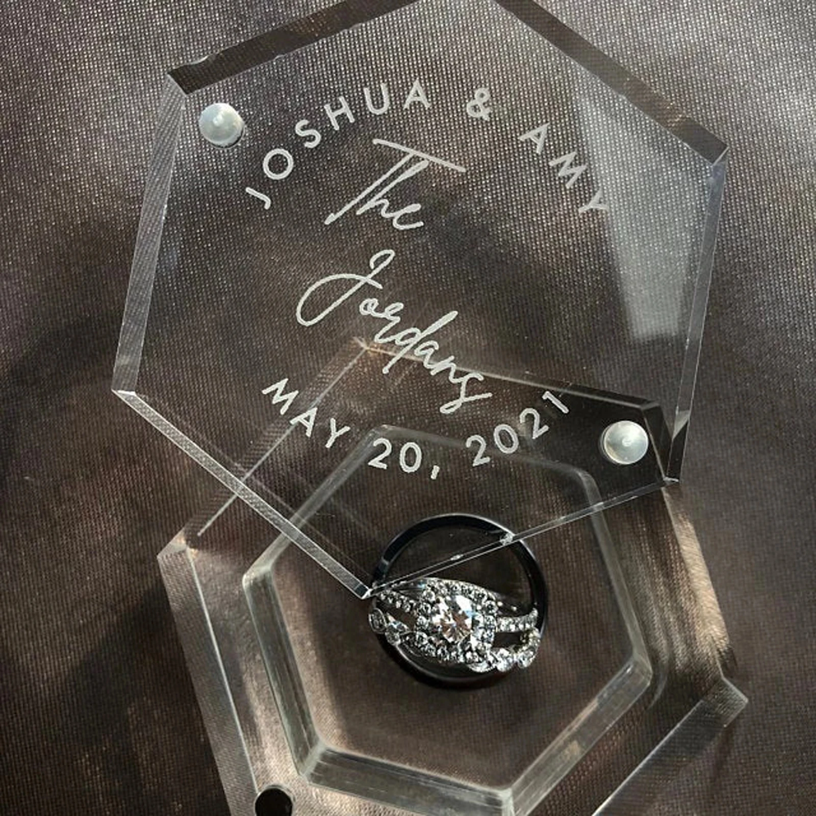 TOYIN HOT SALE Custom Multiple Logo Transparent Acrylic Hexagon Box  for Wedding Rings with Magnet Plexiglass Ring Box