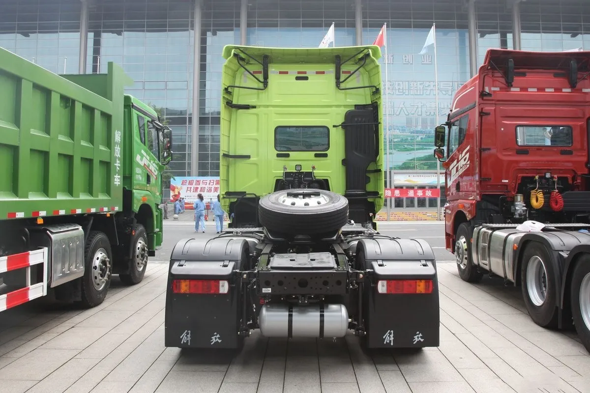 FAW J7 4*2 Tractor Truck - Low Price Sale & High Performance