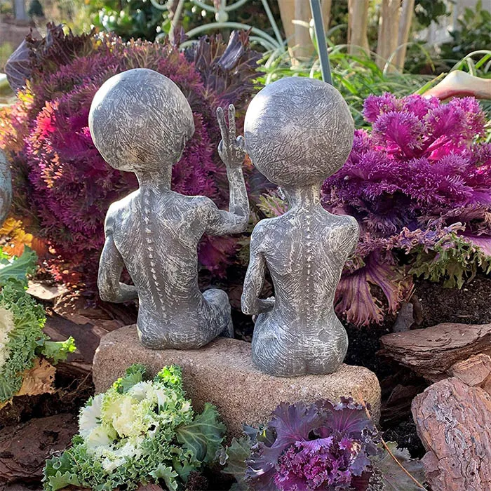 Hot 15CM Outer Space Alien Statue Garden Outdoor Sculpture For Home Decoration 