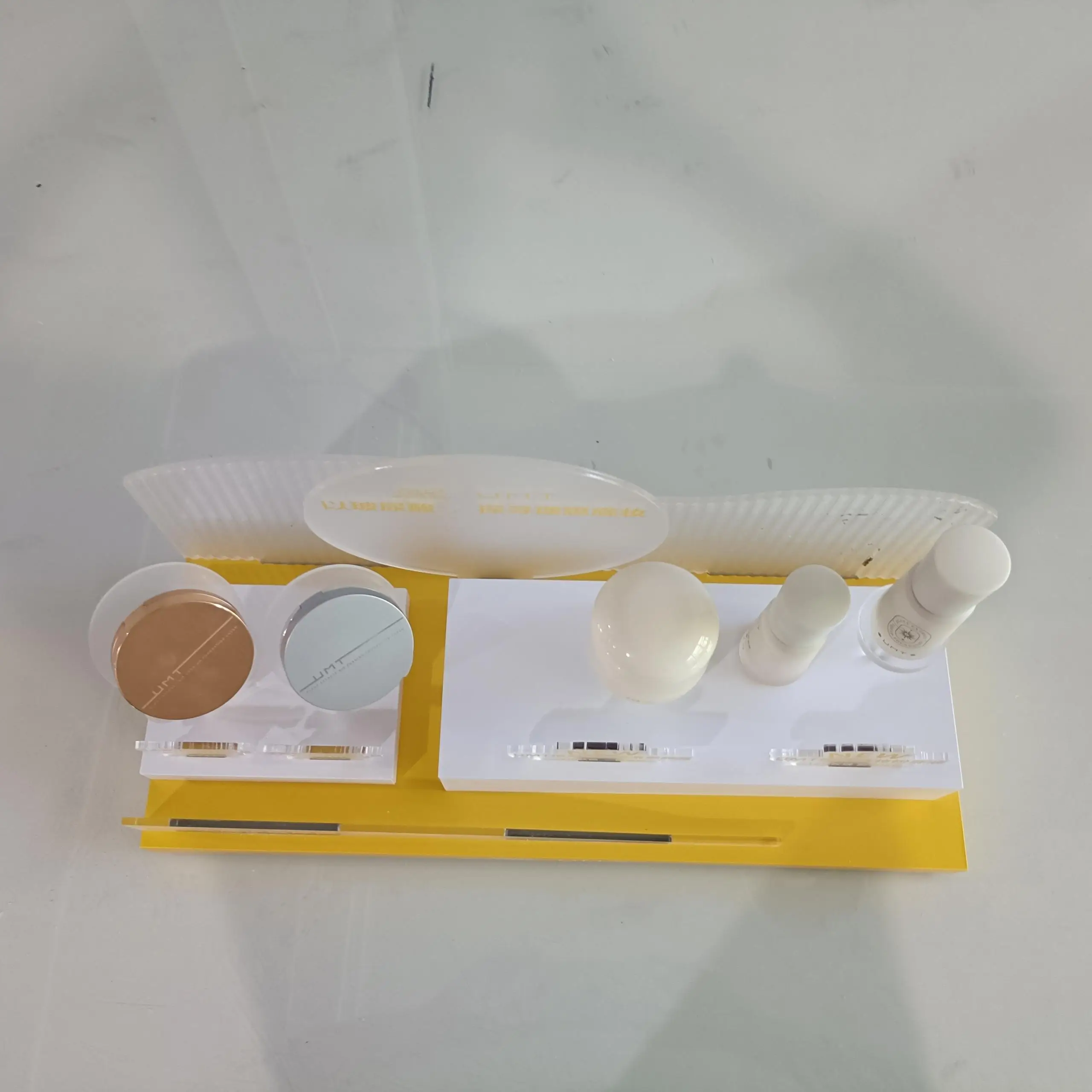 Factory Custom Square Acrylic Display Case for Baseball Tennis Balls Durable Square Cube Shape Retail Storage Display Wholesale