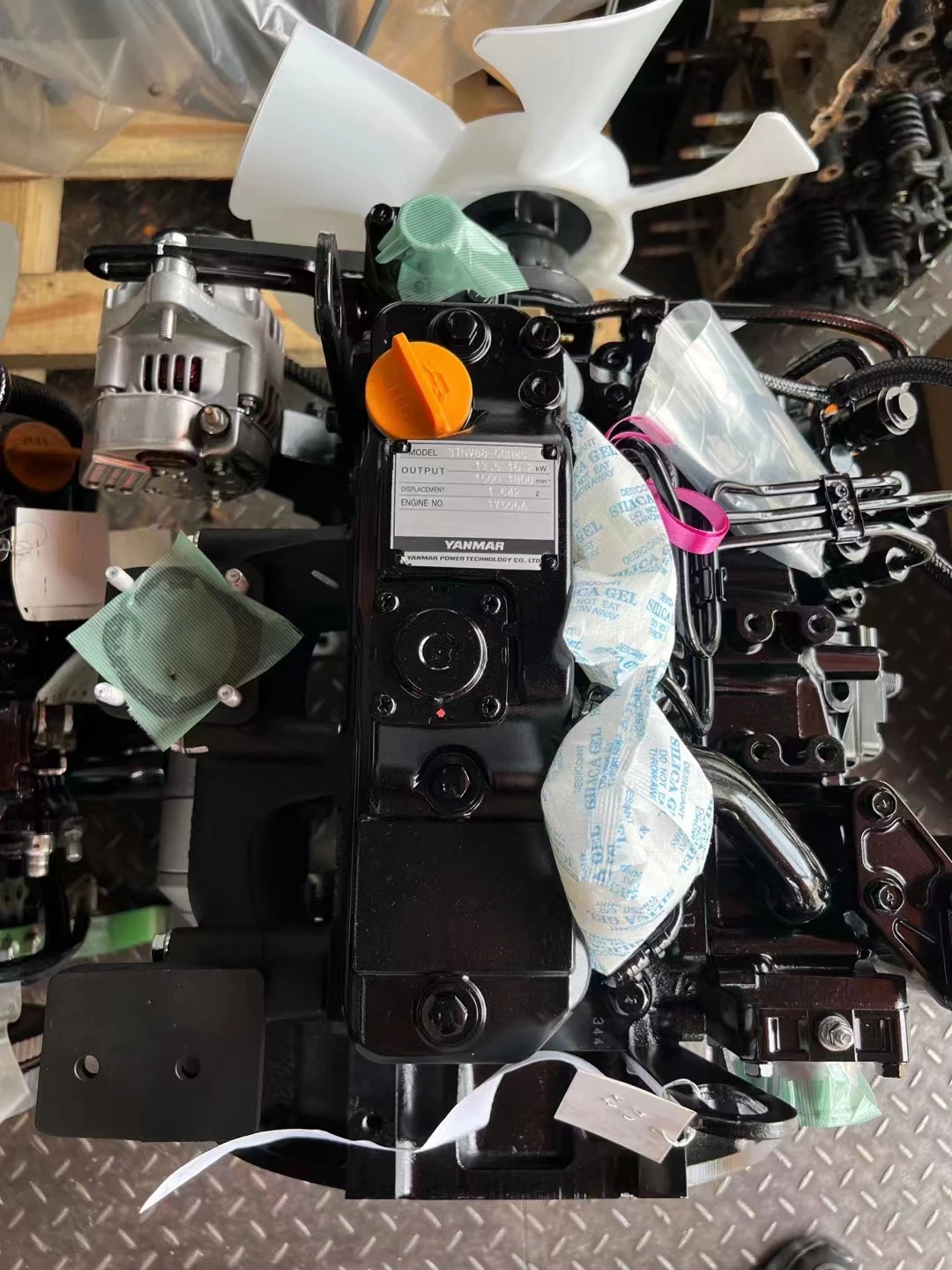 Diesel Whole Engine 3tnv84 3tnv88 4tnv88 4tne98 4tnv98 Excavator Engine
