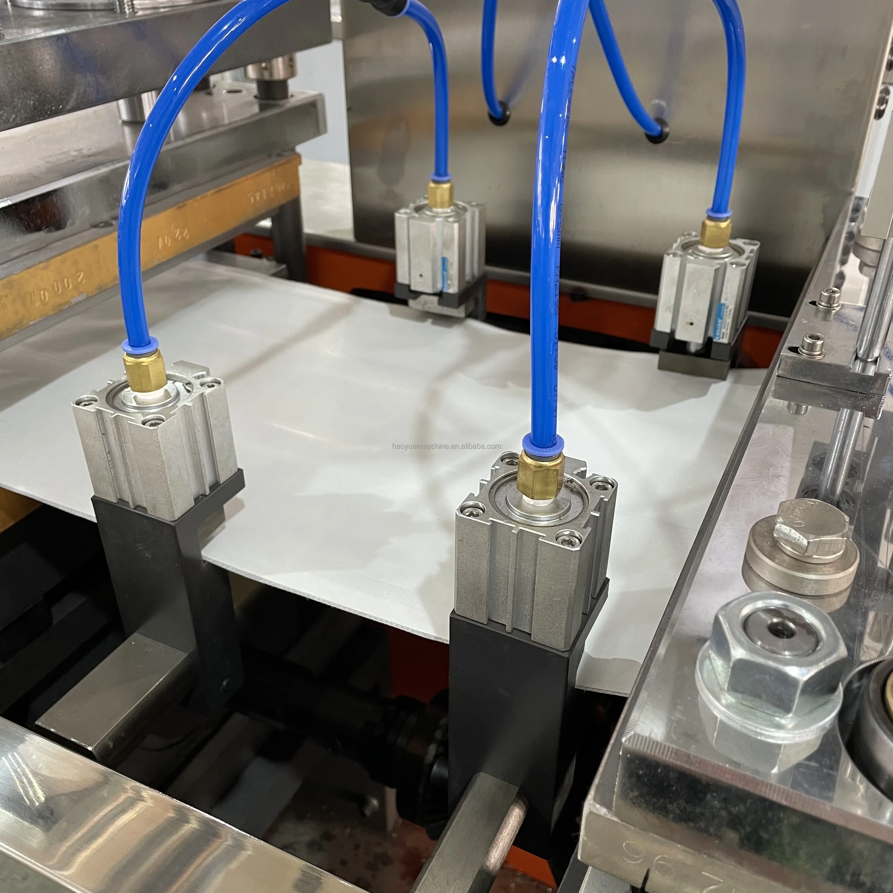 HY-330A Manufacturer of Automatic Disposable Heated Knee/body/hand Warmer Pad Making Packing Machine supplier