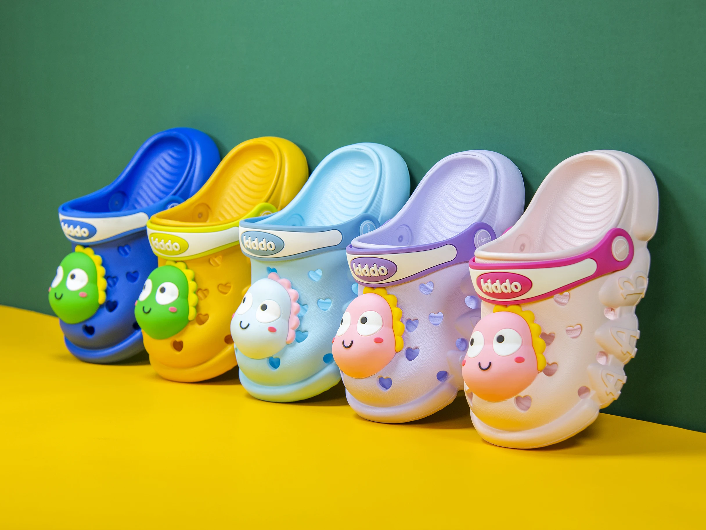 
 Детская обувь 2021, Детские Мультяшные садовые туфли с динозавром, прямые тапочки для детей, аксессуары из ПВХ, декоративные пляжные  