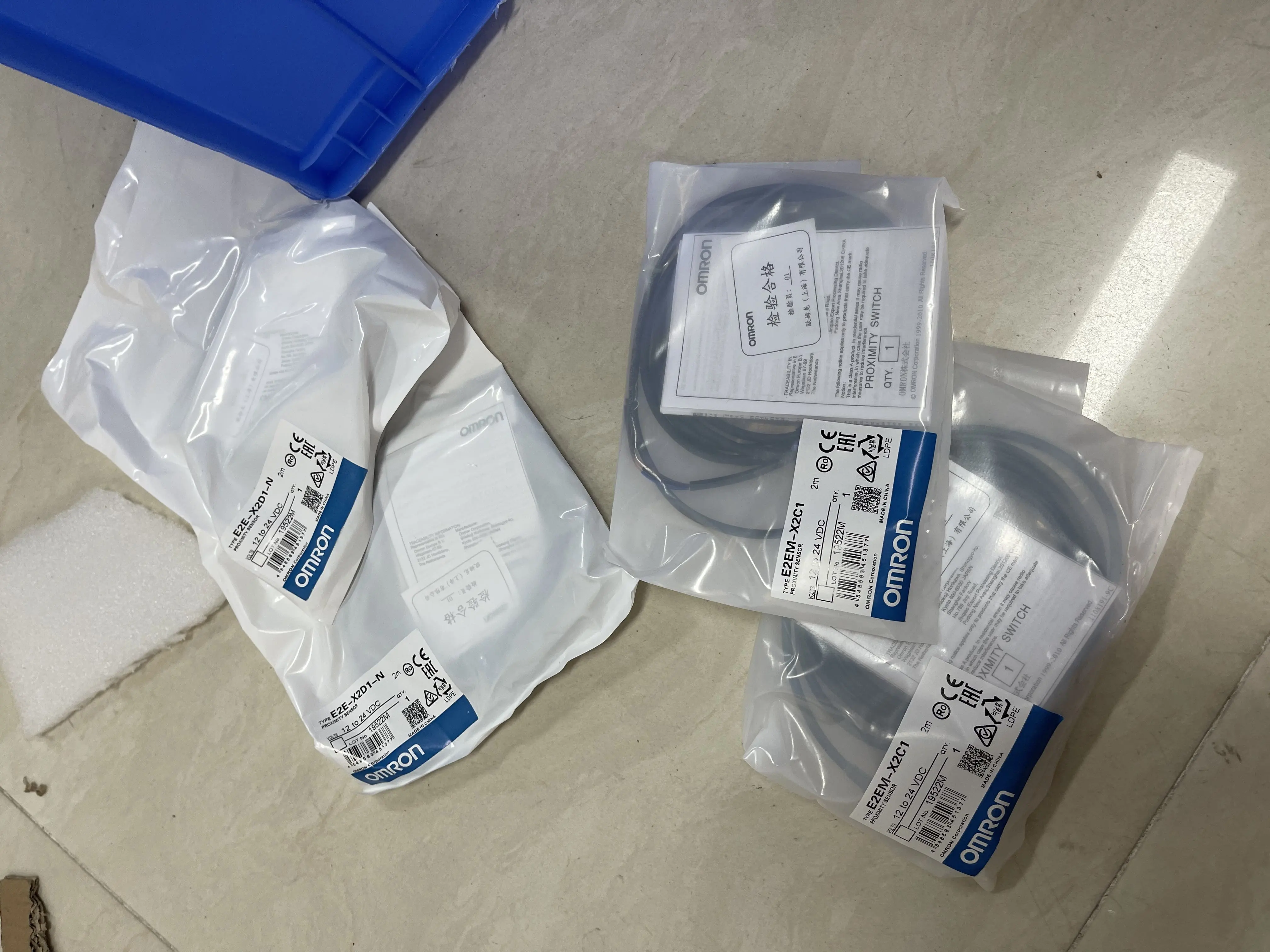 Omron Proximity Sensor E2E-X2D1-N / E2EM-X2C1