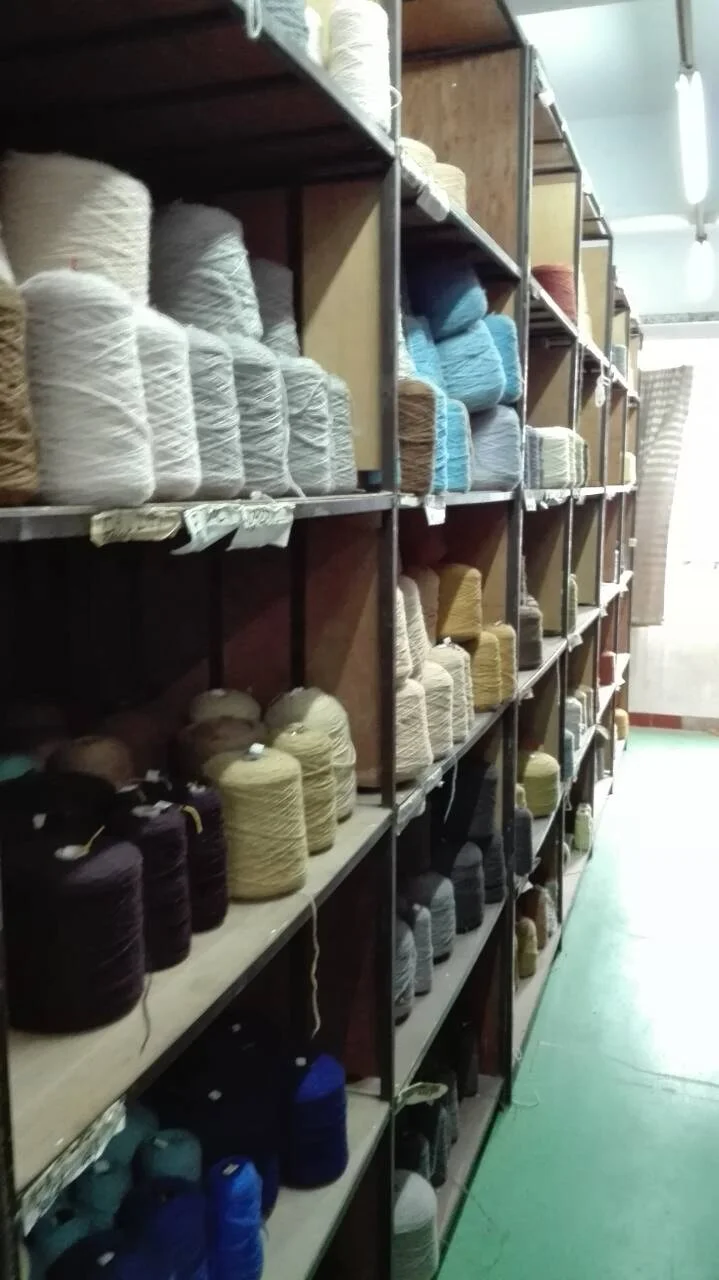 Хлопчатобумажная гребенная пряжа Прошивная пряжа шерстяной пряжи 380/1 Tex 2,6 нм