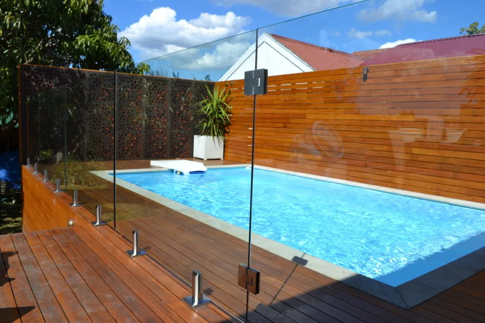 Contemporary Stainless Steel Spigot Glass Balustrades Deck Patio Balcony Pool Glass Railings factory