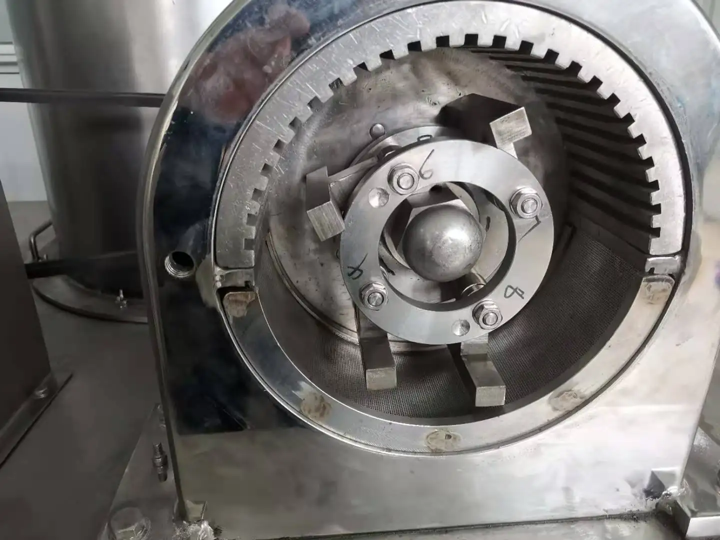 grinder machine.jpg