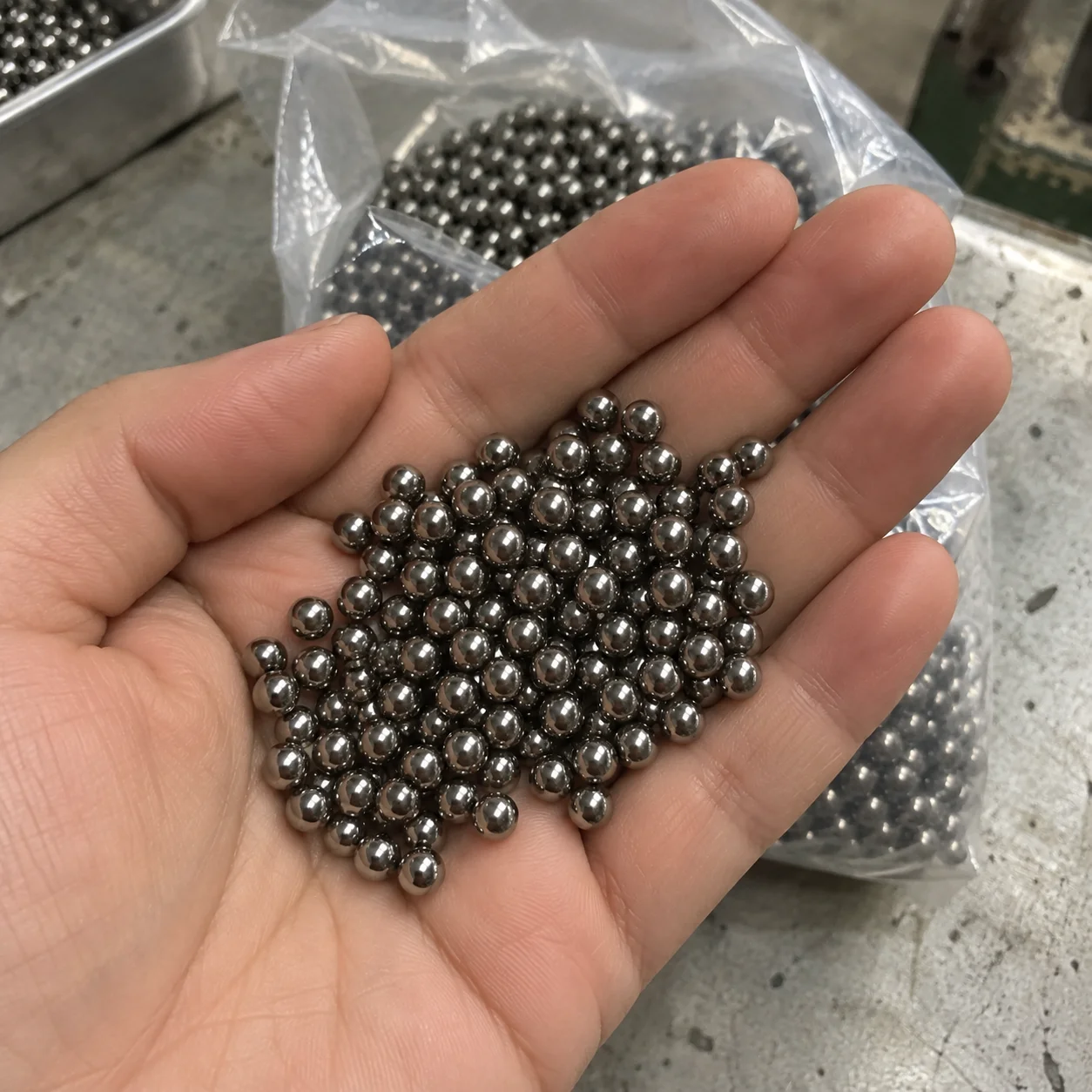 Geharde chroomlegeringsstaalballen van 3,5 mm 3,969 mm 4,0 mm 4,763 mm 5,0 mm 5,556 mm 6,0 mm voor lineaire geleiders en mechanische transmissie