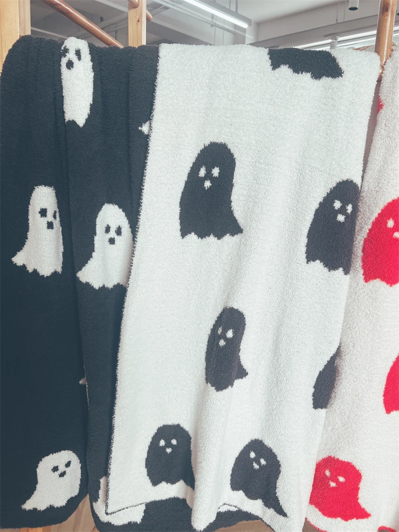 New 100% super cozy polyester feather yarn Ghost knitted throw blanket for Halloween supplier