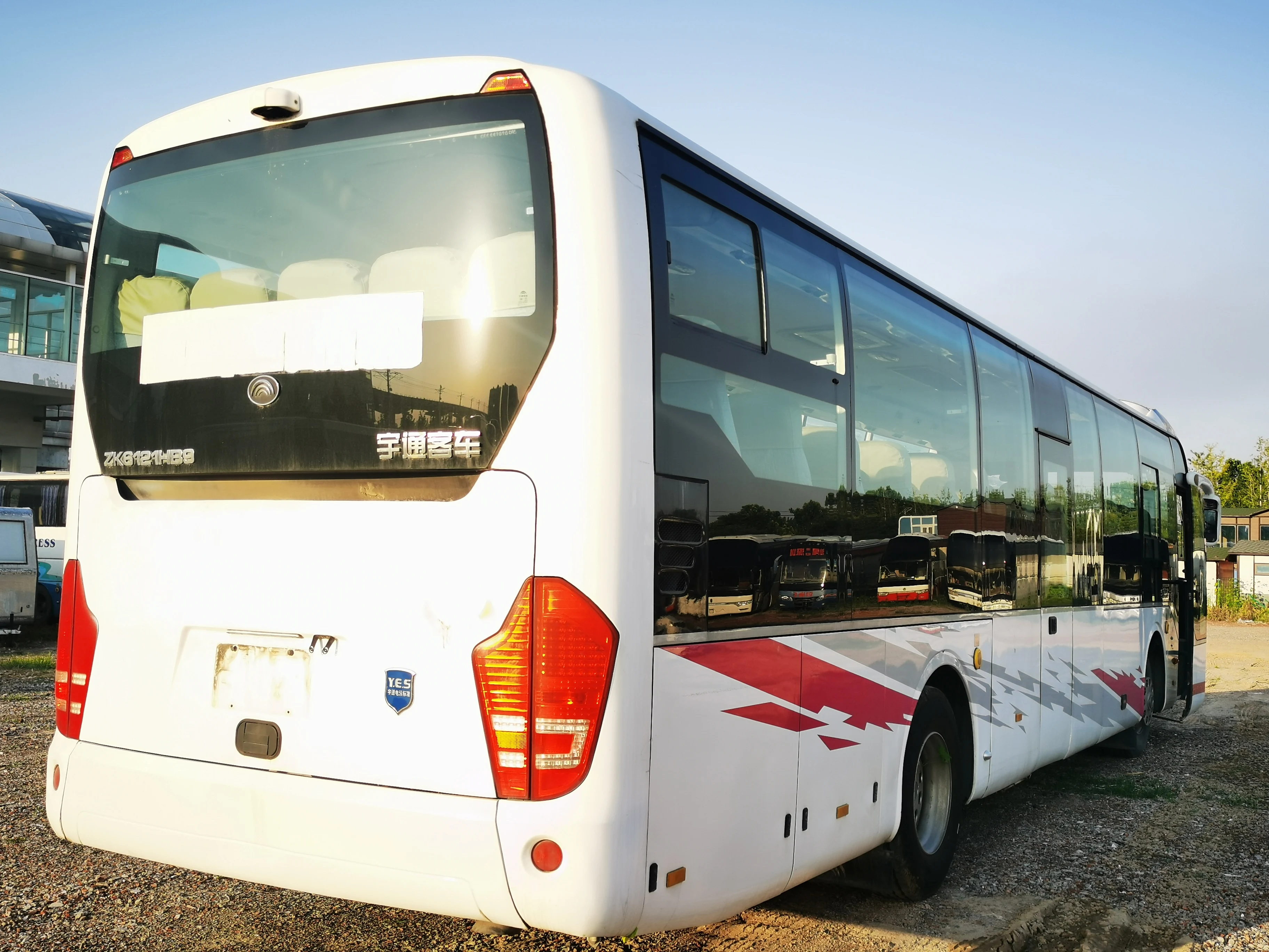 Van Nuys Flyaway Bus 70 - mv3vckz