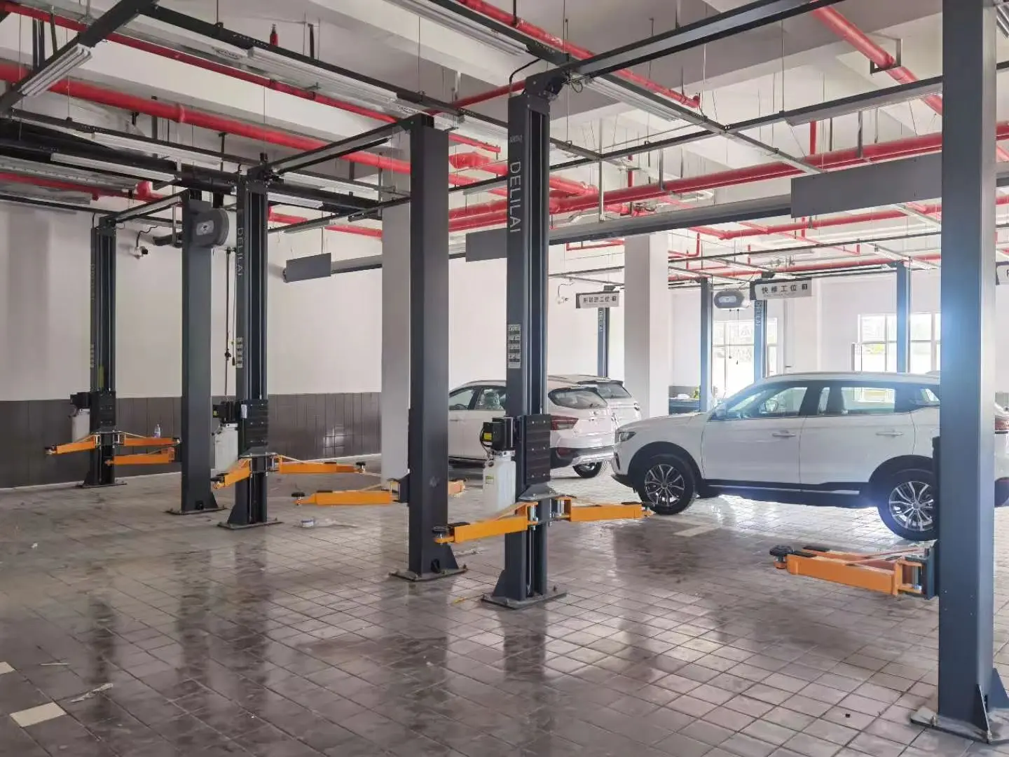 Manual Release Porch Design Two Post Car Lift, Double Cylinder Hydraulic Lift Two Post ,Adjustable Two Post Car Lift