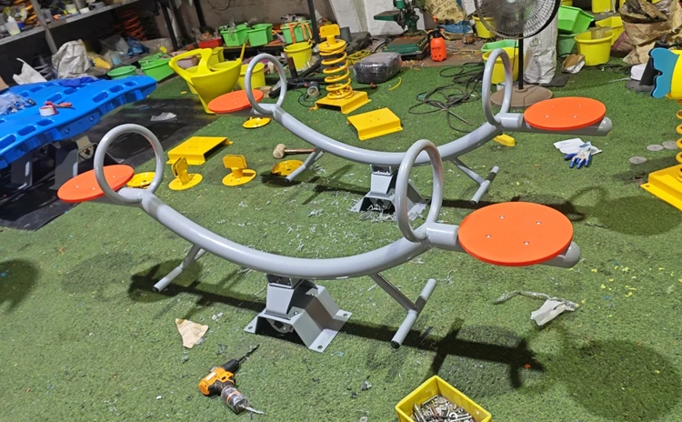 Wholesale Children's Garden Toys Outdoor Seesaw 1.8 Meters Long Plastic-metal Seesaw Outdoor Sports Fitness Play Equipment
