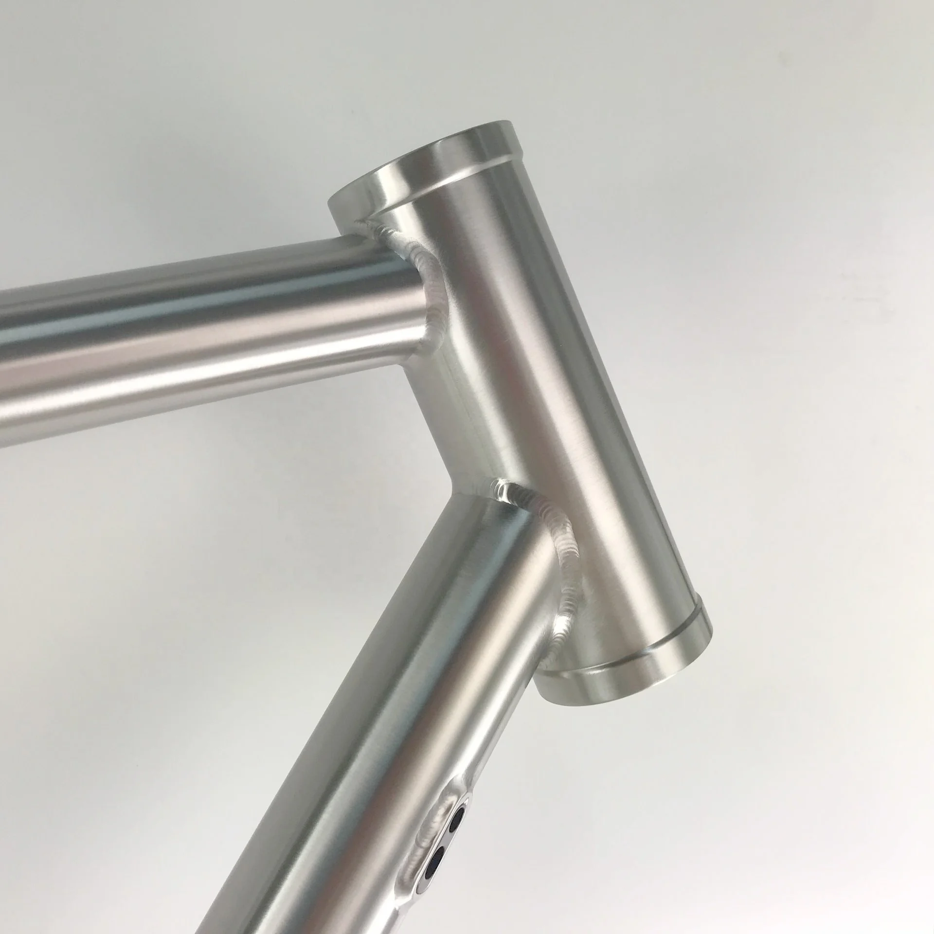 Waltly Gravel Bike - Titanium Frame, Flat Disc Brakes