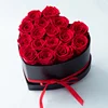 16 rose in scatola a forma di cuore
