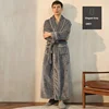 elegante grigio da uomo