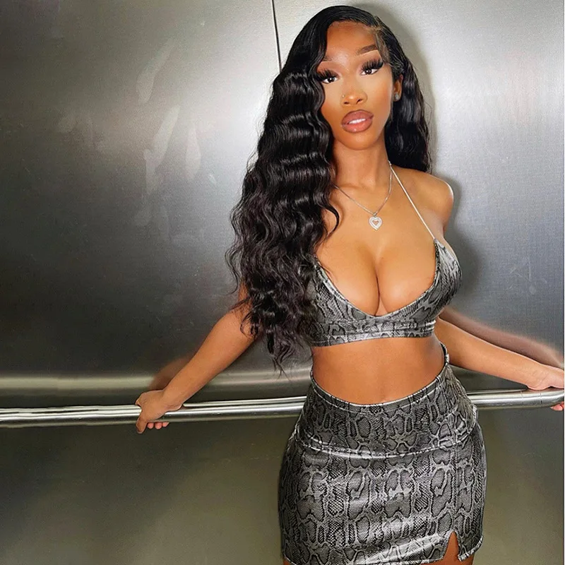 Mini yubka kiygan sargish lezbiyenlar