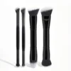 4 brochas de maquillaje de doble cabeza: cabeza blanca sobre fondo negro