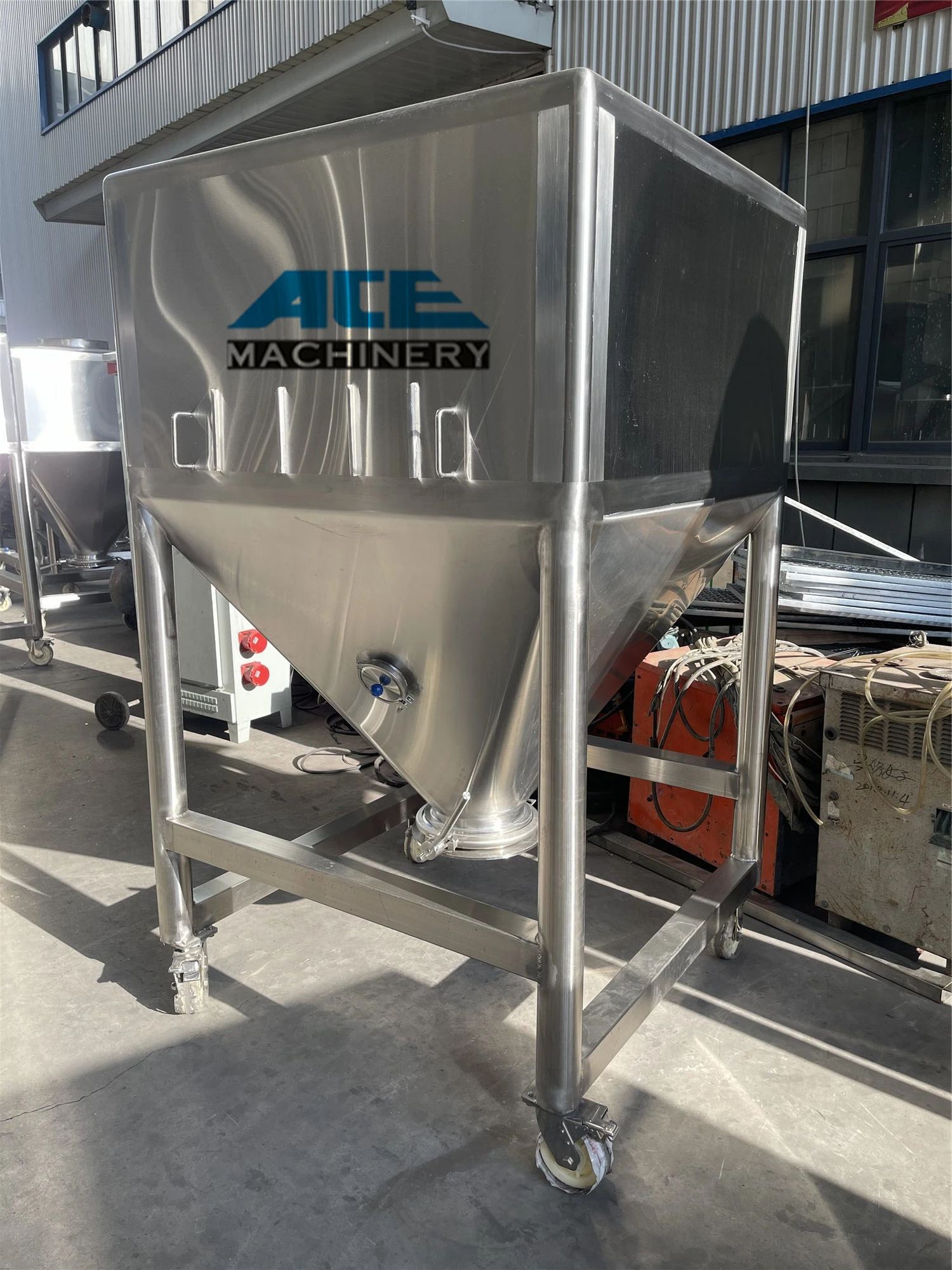 1000 Liter IBC Tank - Efficient Powder Storage Solution