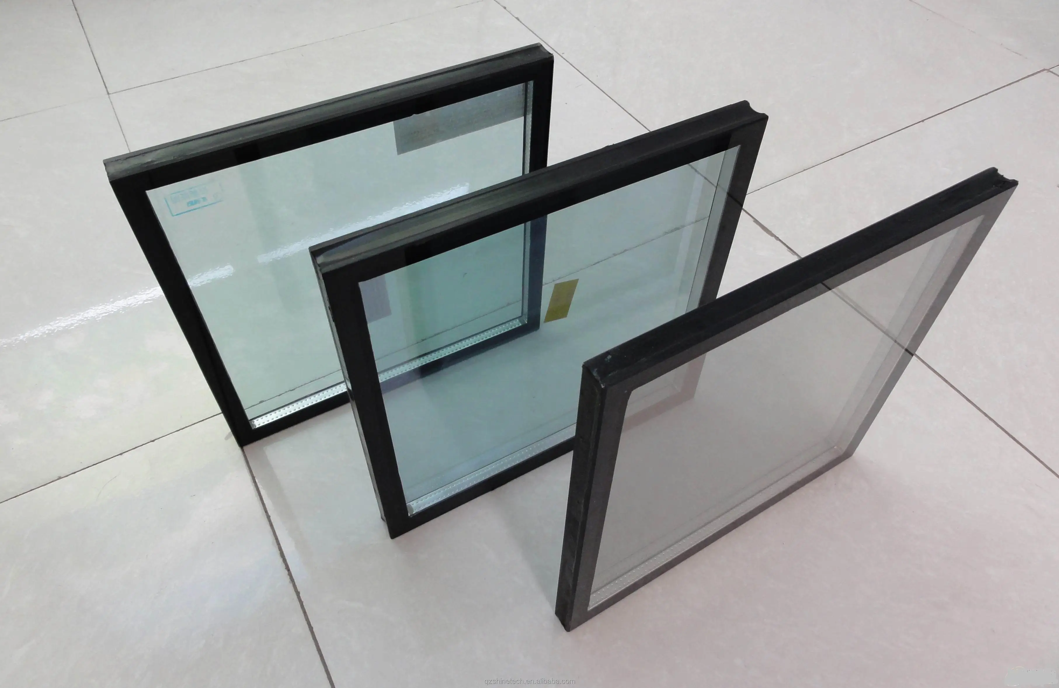 Intelligent glass greenhouse