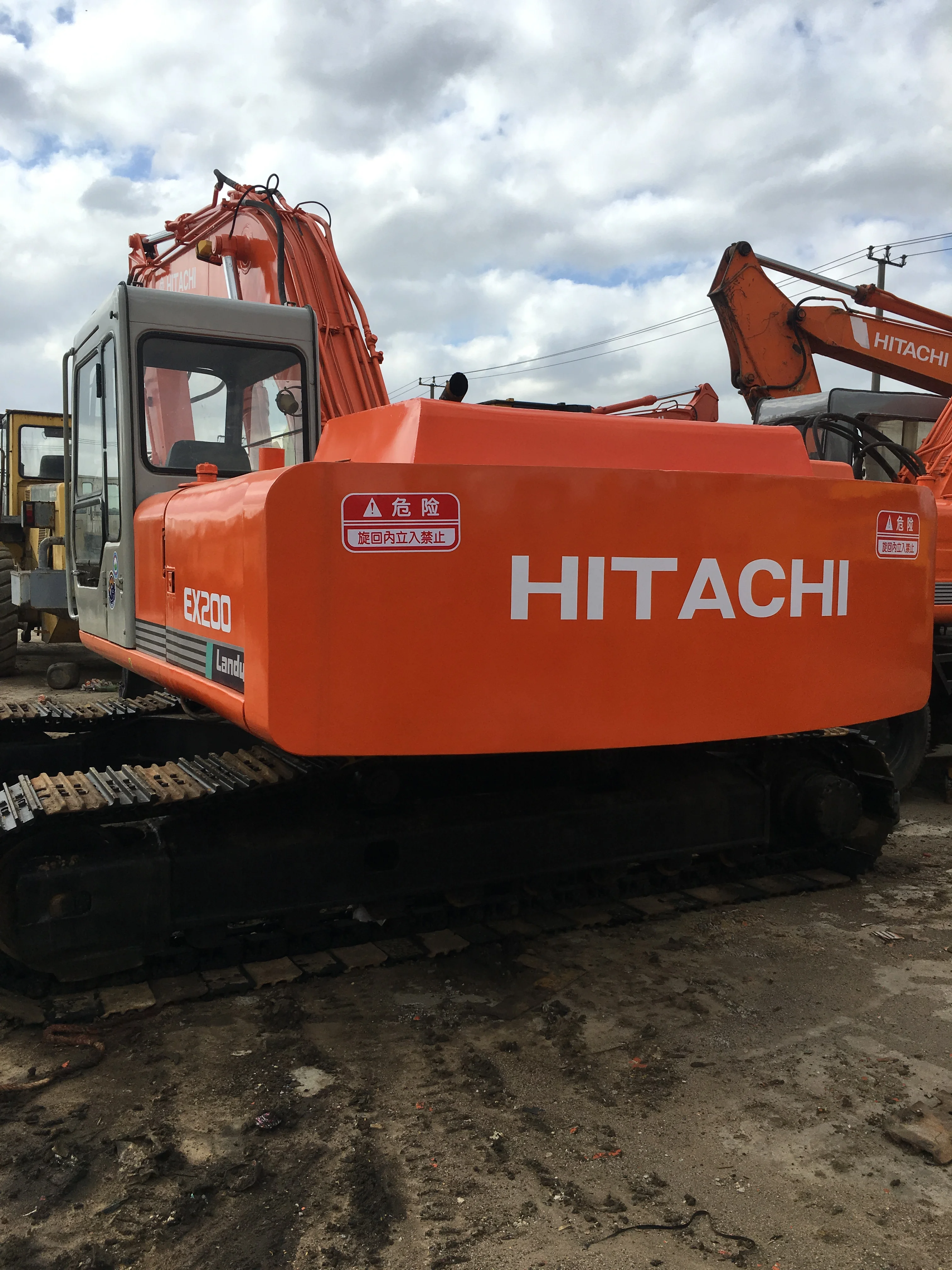 HITACHI EX200 Construction Equipment For Sale