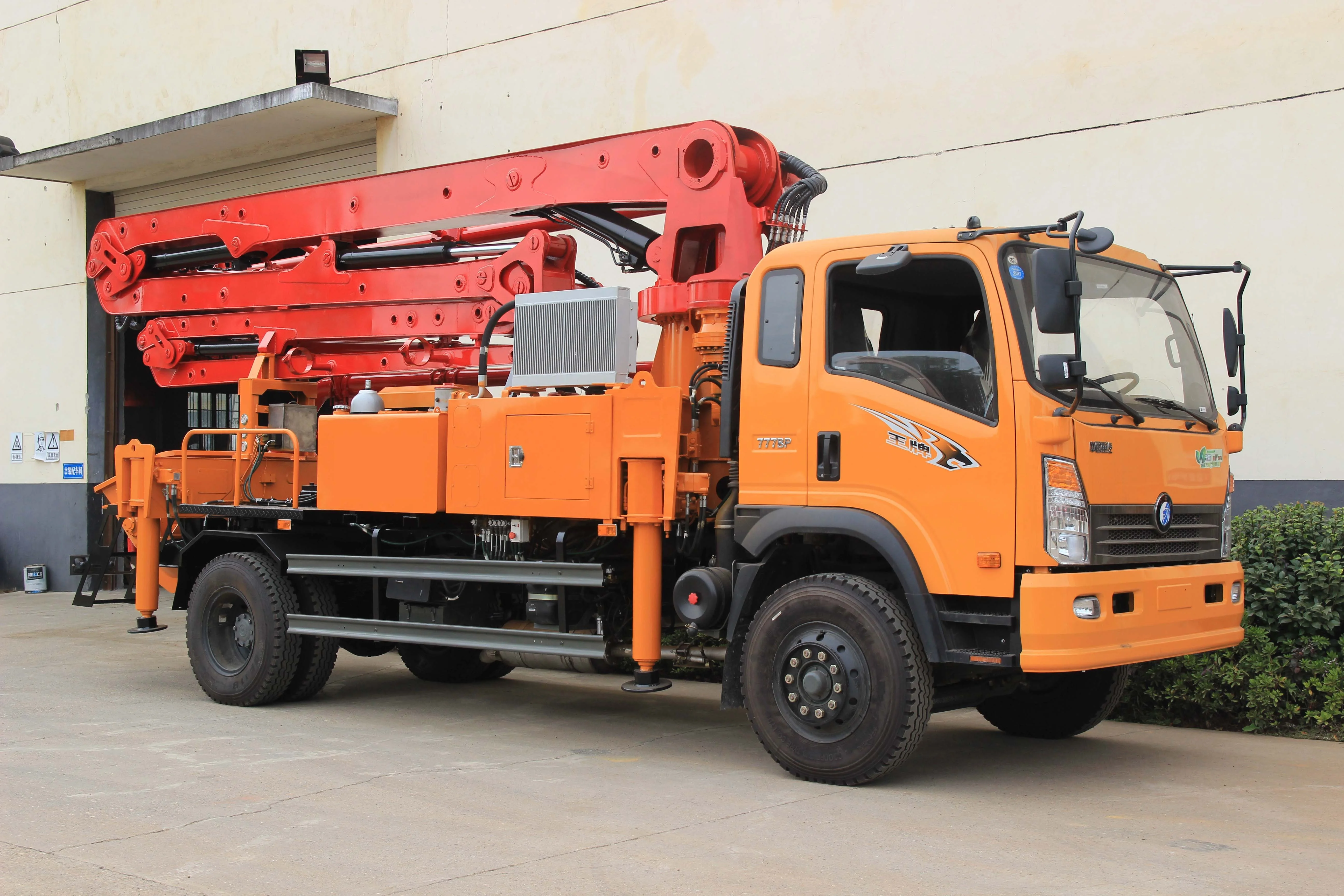diesel truck-mounted concrete mixing pump