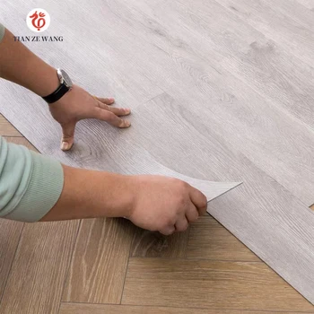 Flooring LVT/LVP Self-adhesive Vinyl Flooring Anti Slip Plastic Flooring Luxury PVC Vinyl Roll Modern Indoor Parquet 3 Years