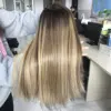 mix di radici scure colore biondo