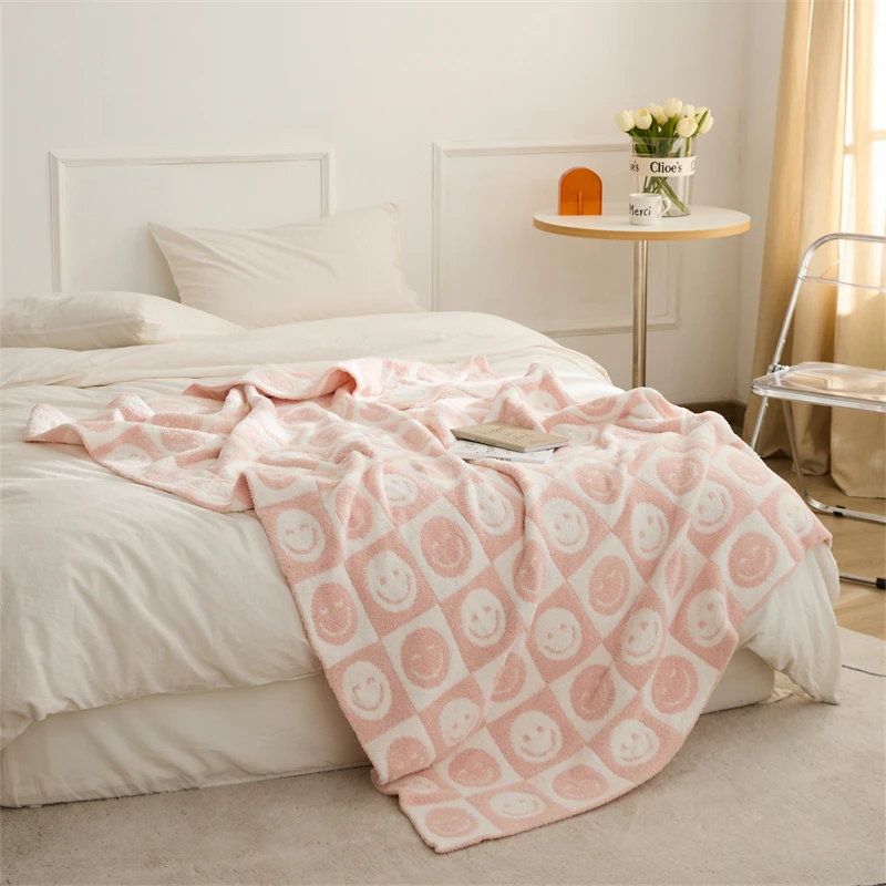 Comfortable and cute 100% polyester fiber knitted blankets can be used for home life or outdoor carrying qpgxl manufacture