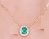 RG con collar de esmeraldas