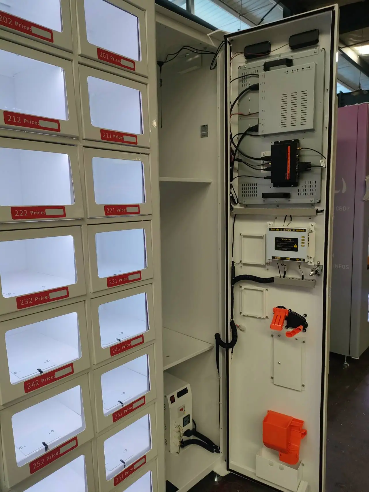 32個の窓付き スマート冷蔵ロッカー型自動販売機| Alibaba.com