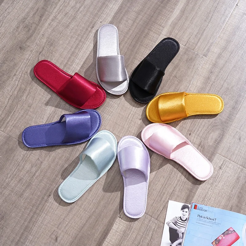 Свадебные тапочки для невесты; Свадебные шлепанцы для гостей на заказ