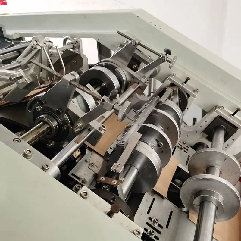 Полностью автоматическая машина для производства пакетиков из крафт-бумаги