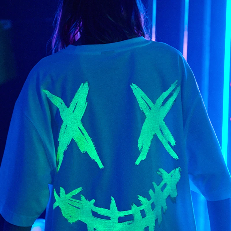 Venta caliente personalizado que brilla en la oscuridad Camiseta