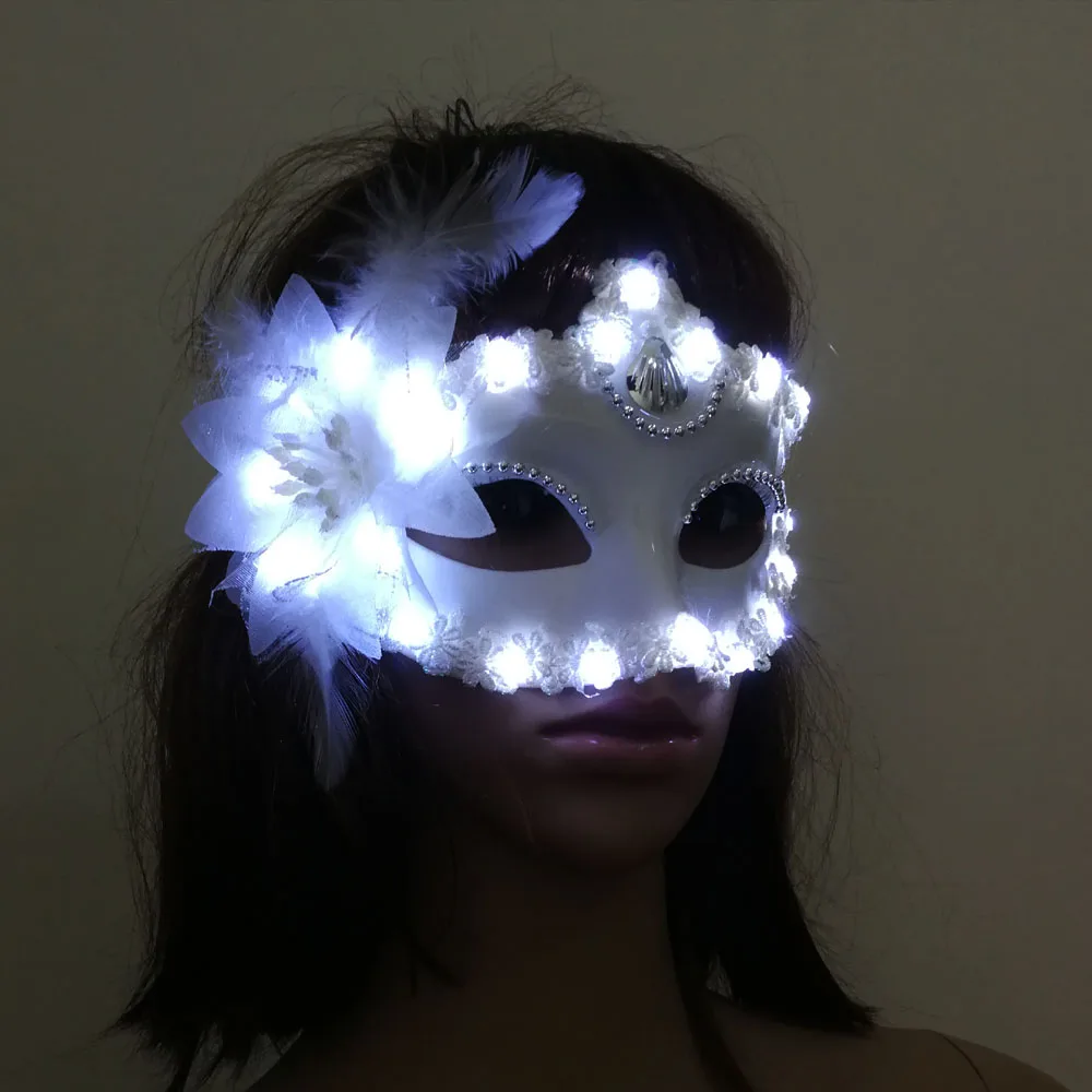 Máscara veneciana led para mujer con plumas estilo princesa_voghion.com