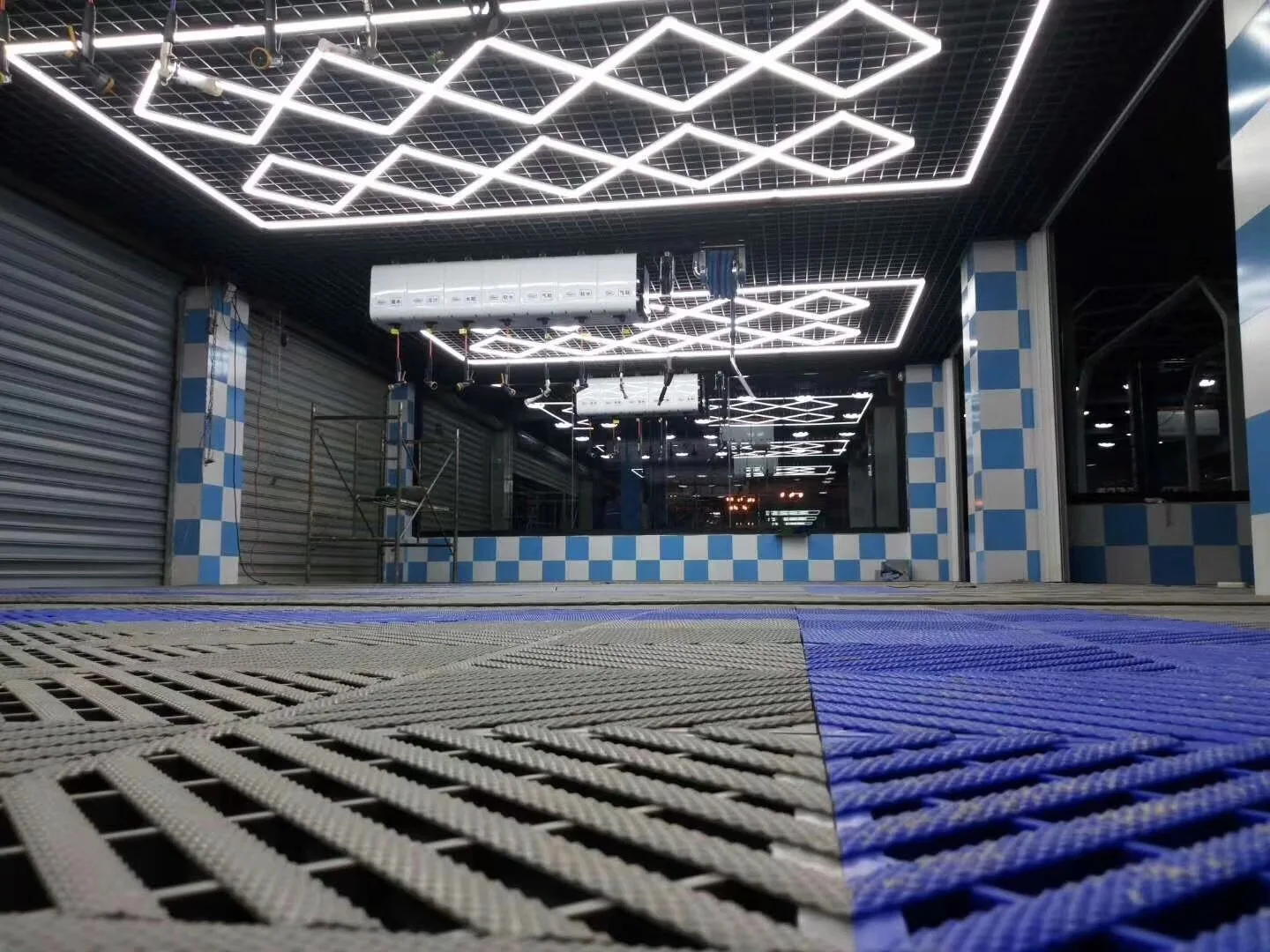 6500k Custom Designed Led Hexagon Garage Lighting Suspended Led Car Care Workshop Detailing Light