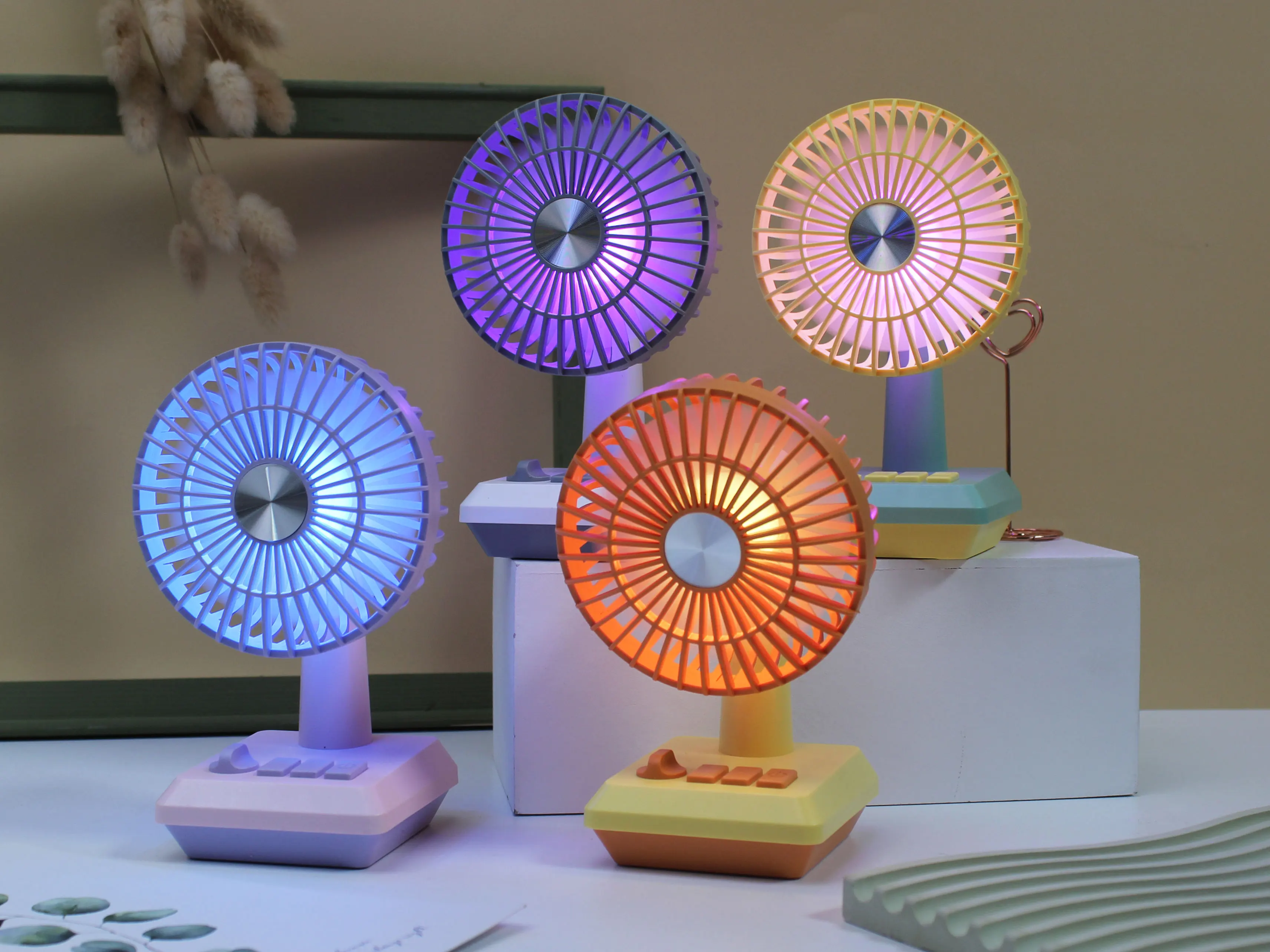 Mini ventilateur sur pied USB classique, Design clé, cadeau, lumières LED, ventilateur portatif de table pour l'extérieur, le bureau, la maison, la voiture