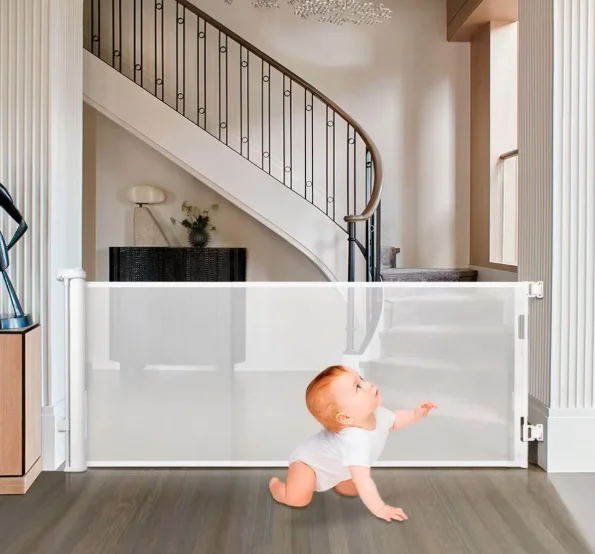 New Design Retractable Gate Baby Safety Extendable Gate Stairs Safety Door Fence