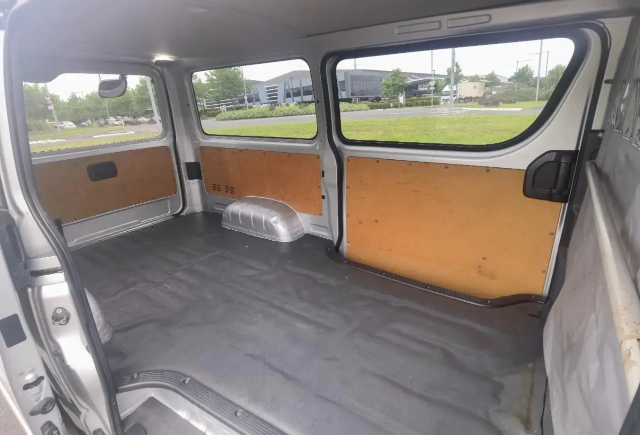 Spots Goods Toyota Hiaces Bus 9 Seaters Hiace 300 Used Toyota Hiace Van for Sale