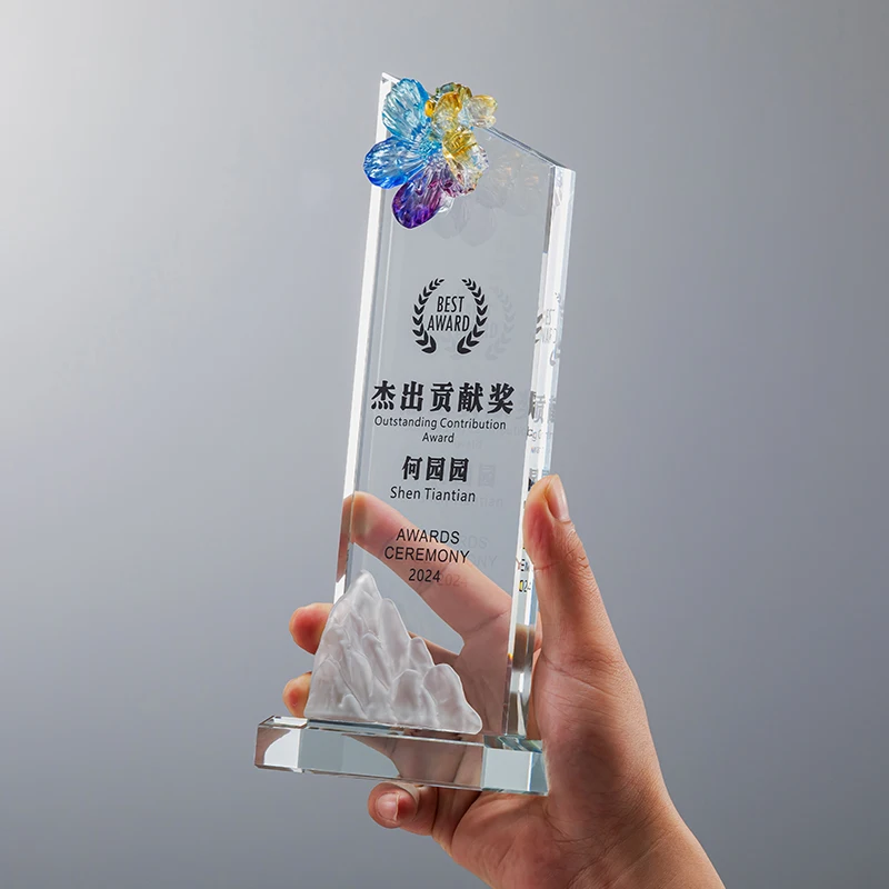 Factory wholesale custom Little bee industrious trophy k9 crystal supplier