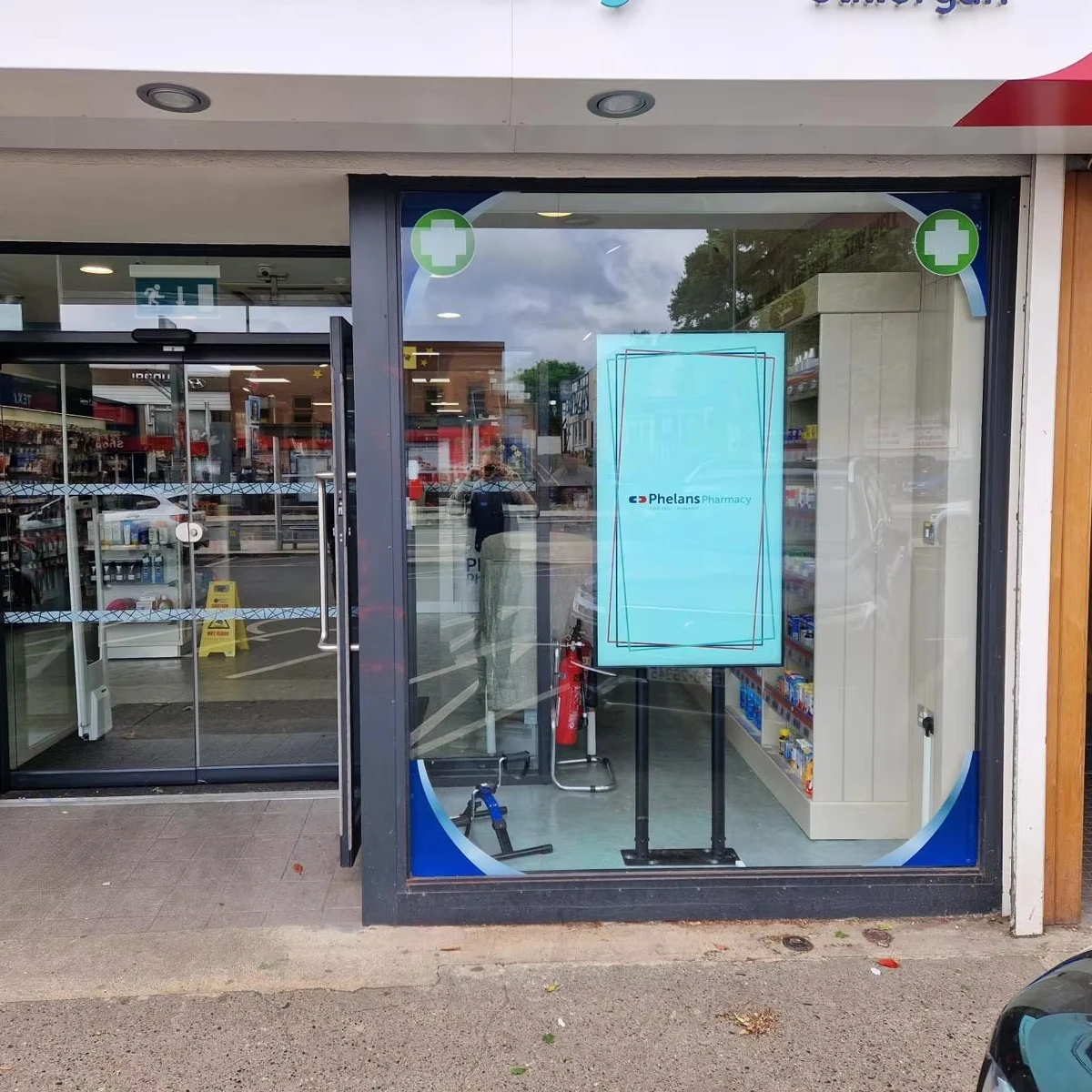 Multi Size Narrow Bezel Window High Brightness 3000 Nits Indoor Hanging LCD Shop Showcase Facing Display Digital Signage